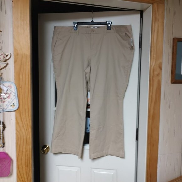 New Old Navy San Francisco Beige Pants Size Women's 24 Plus Short - Picture 1 of 3